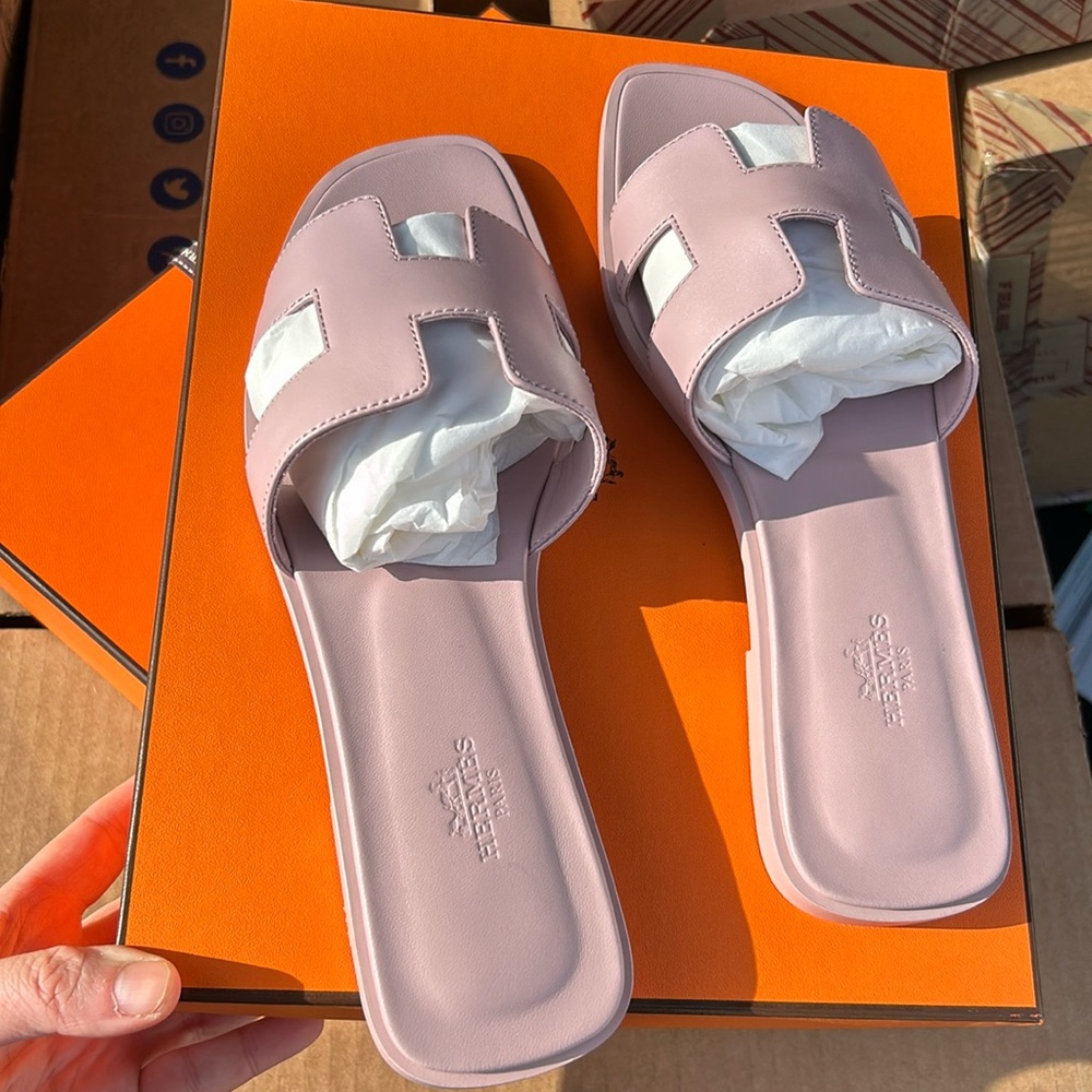 Brand new Hermes oran sandal rose pink